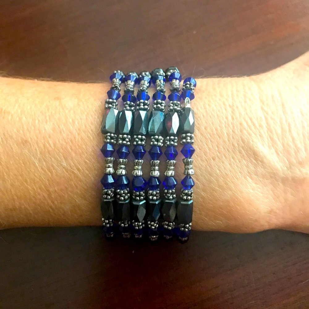 Pretty Beaded Magnetic Blue/Black with Silver Beads Bracelet